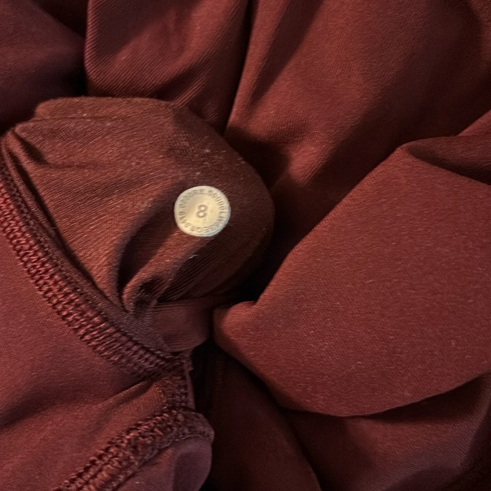 maroon lululemon capri leggings size 8 - Picture 3 of 4